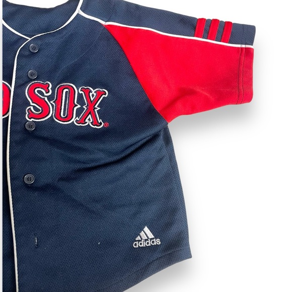 ✨BOYS BOSTON RED SOXS BUTTON UP✨ - Picture 2 of 4